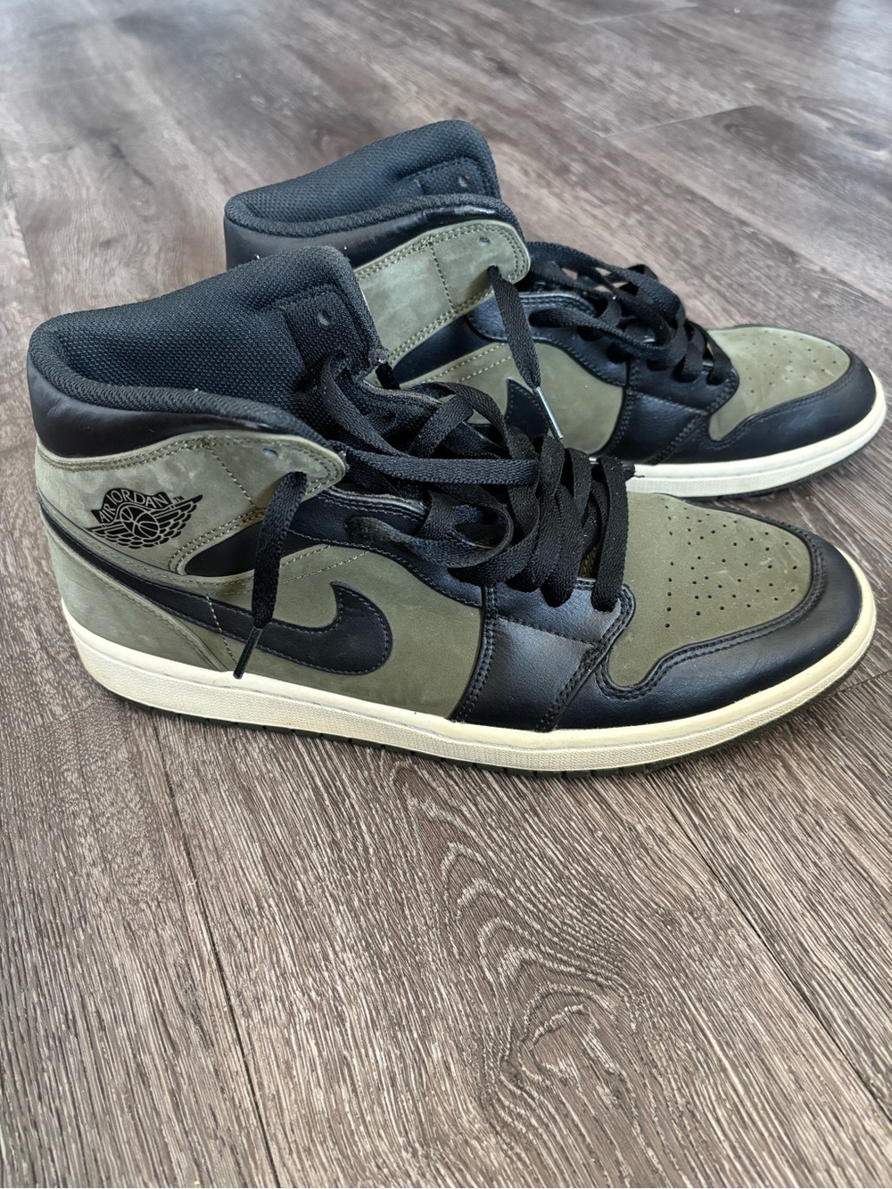 Air Jordan 1 Mid 'Olive Canvas' 554724-301